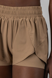 Airflow Run Short - Sandstone